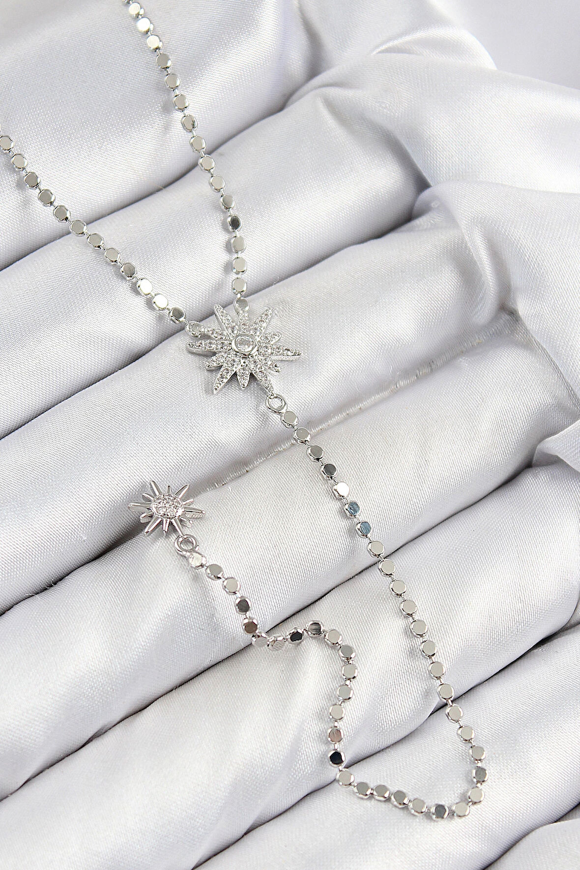 Pirinç Zirkon Taşlı Ezme Zincirli Kutup Yıldızı Model Gümüş Renk Y Kolye