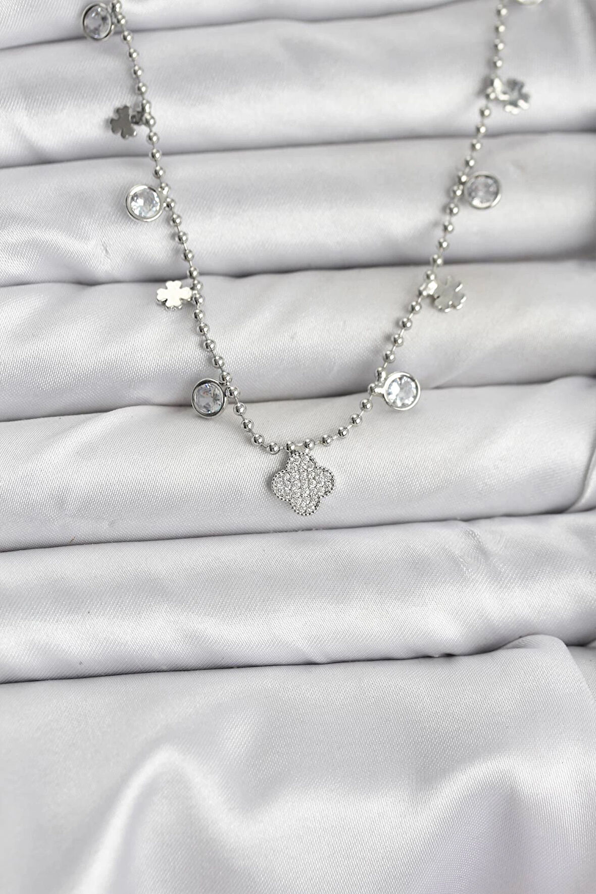 Pirinç Gümüş Renk Yonca Model Kadın Kolye