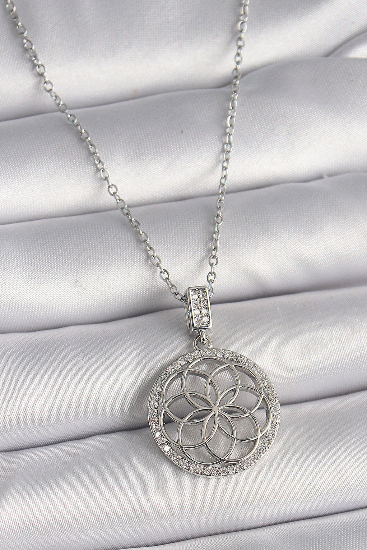 316L Çelik Gümüş Renk Zincir Zirkon Taşlı Lotus Model Kadın Kolye