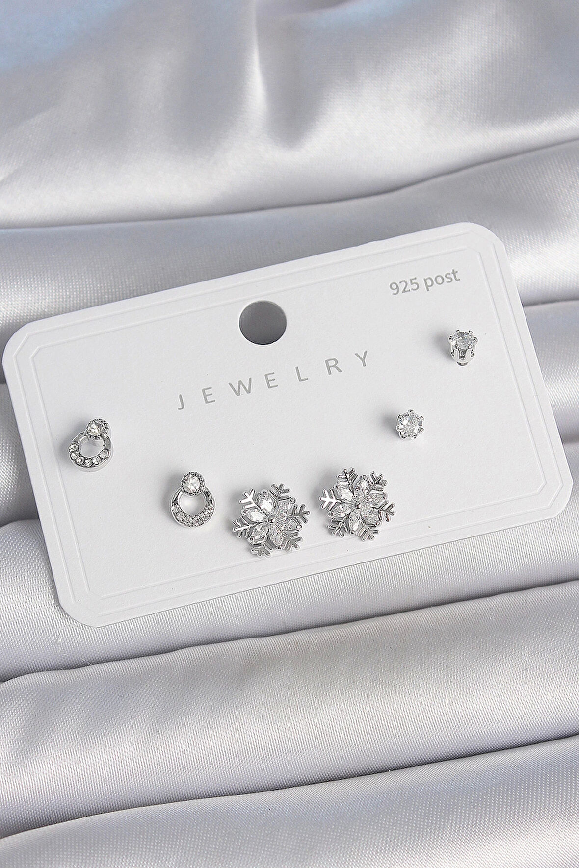 Pirinç Gümüş Renk Zirkon Taşlı Kar Tanesi Model 925 Ayar Gümüş Çivi Kadın Küpe Seti