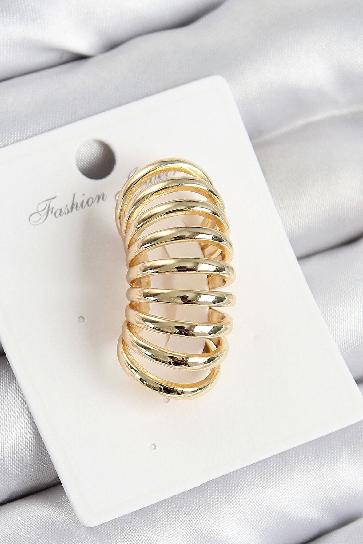 Pirinç Yay Model Gold Renk Sağ Kıkırdak Küpe