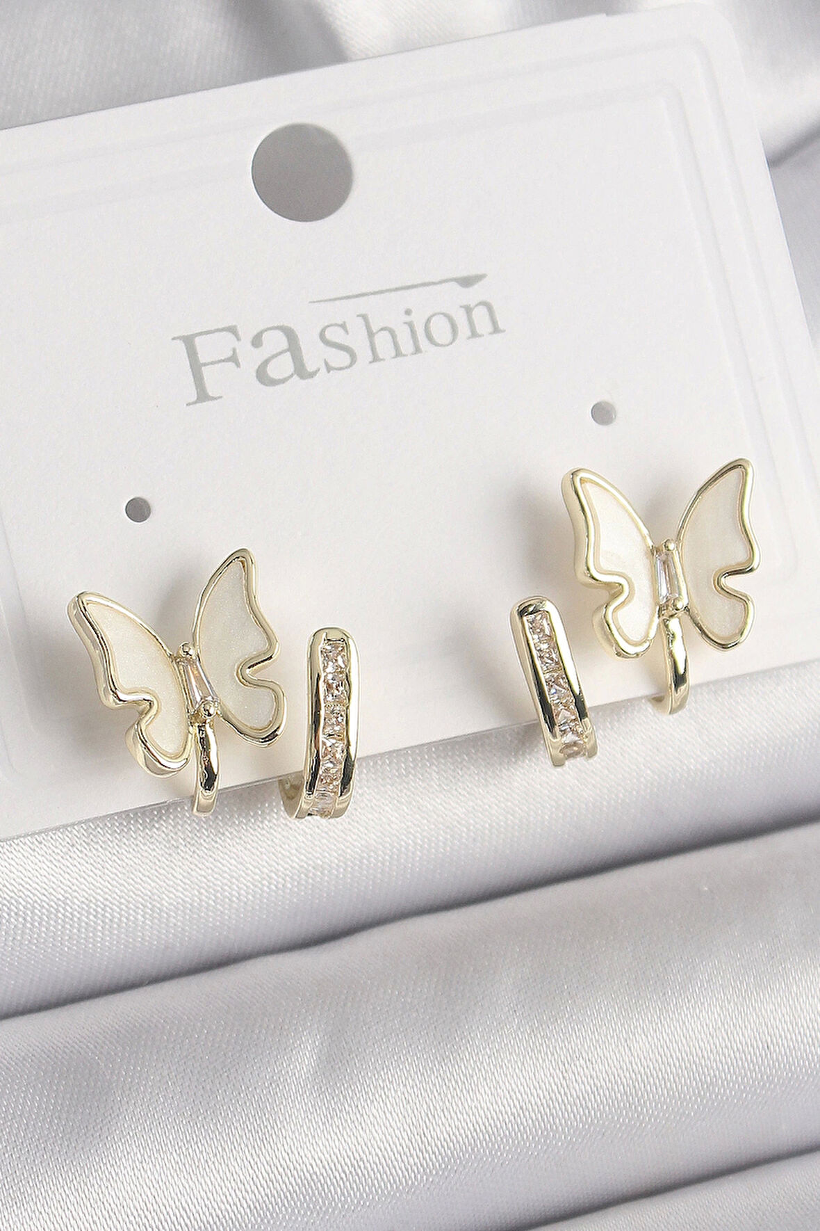 Pirinç Gümüş Renk Zirkon Taş Detaylı Beyaz Sedefli Kelebek Model Kadın Küpe