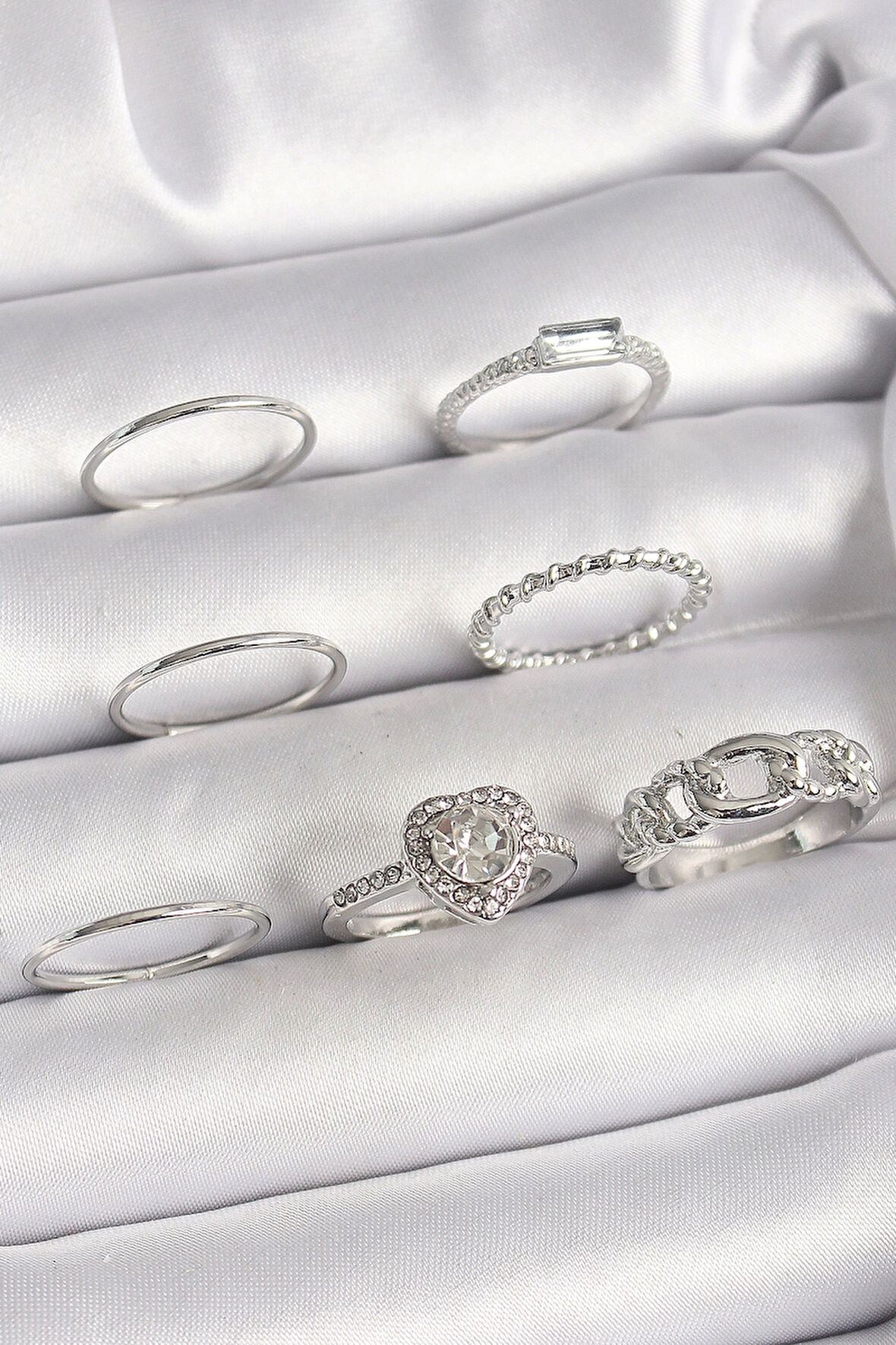 Pirinç Gümüş Renk Zirkon Taşlı Kalp Model Kadın Yüzük Kombini