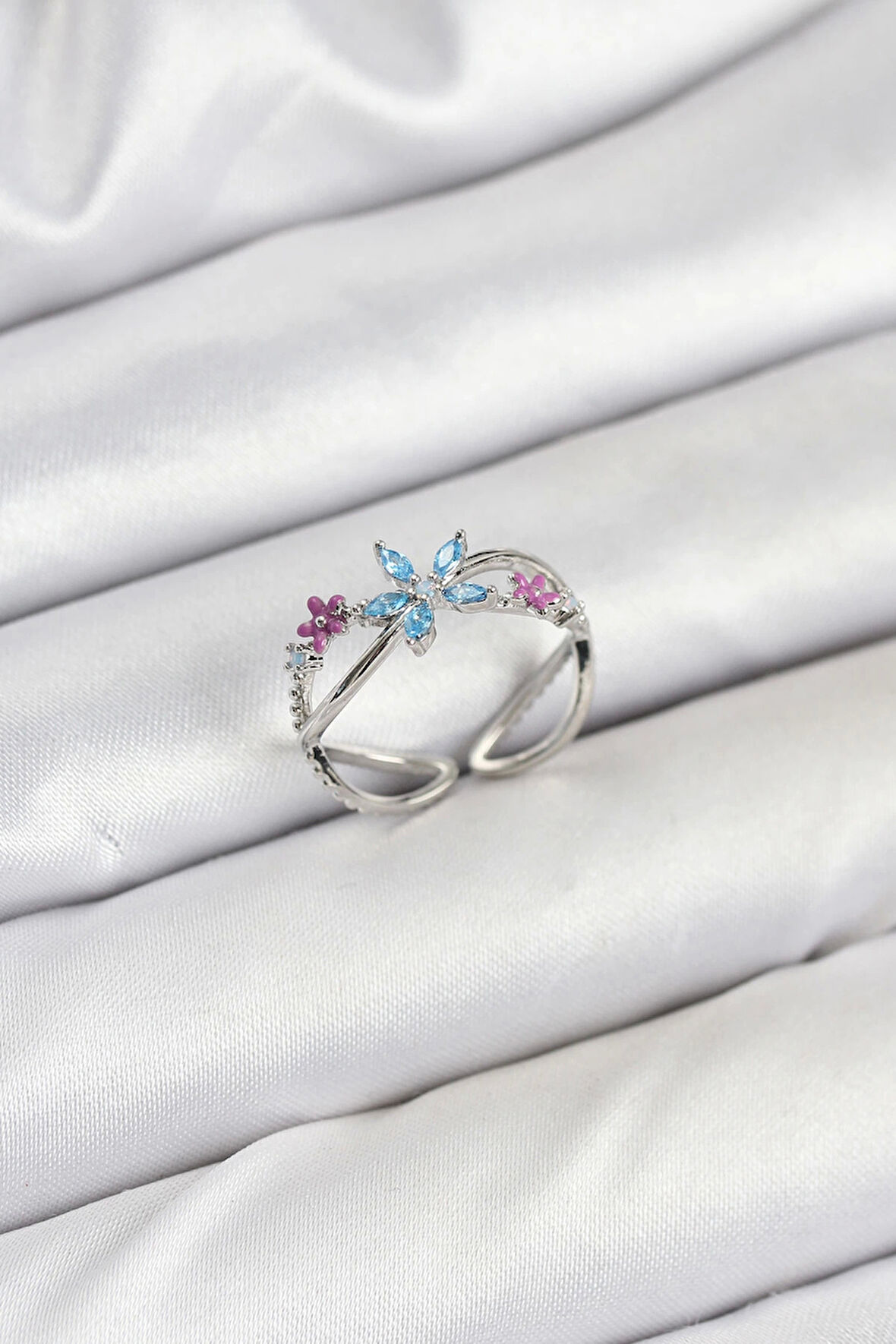 Pirinç Gümüş Renk Zirkon Taşlı Mavi Çiçekli Kadın Yüzük