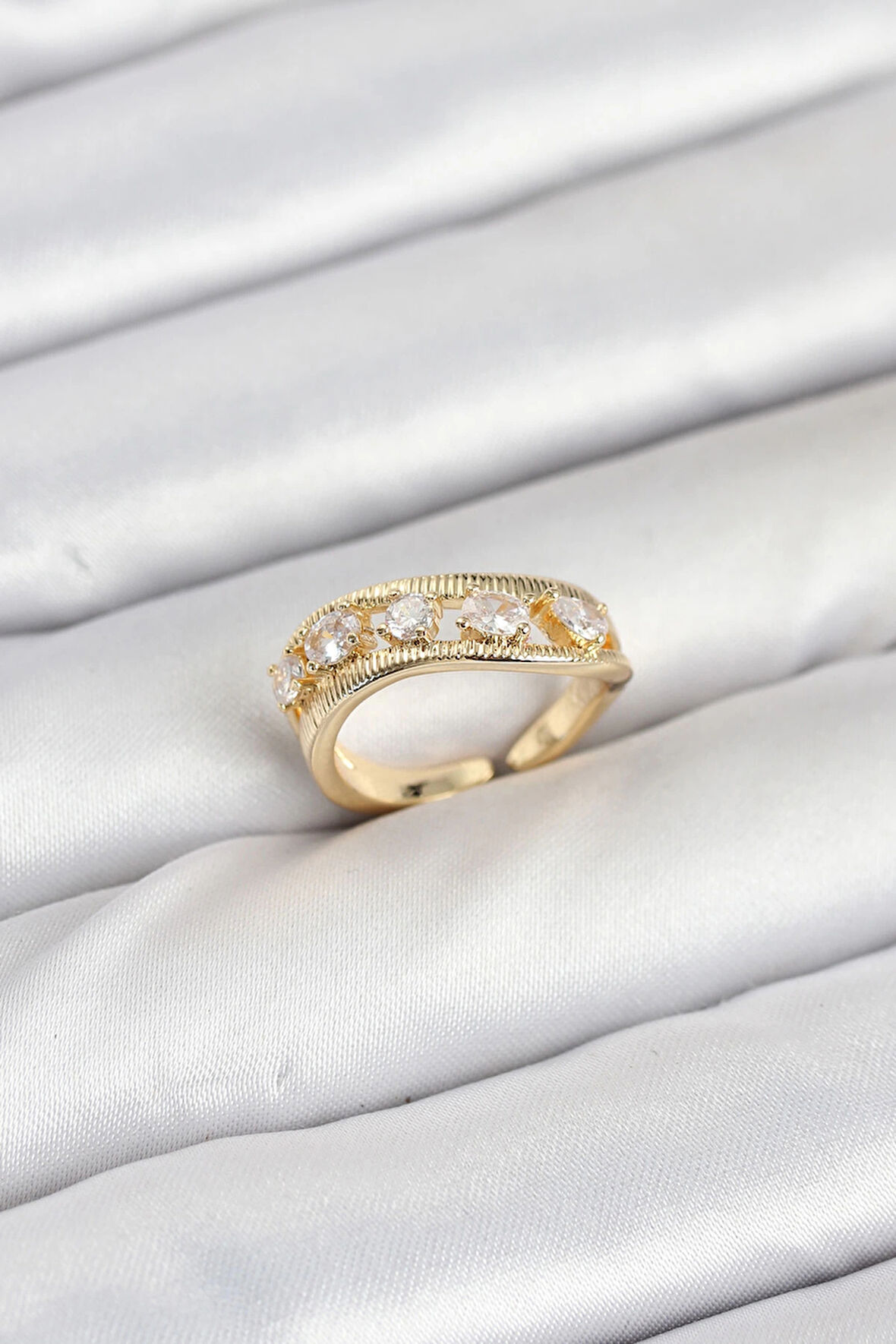 Pirinç Gold Renk Zirkon Taşlı Kadın Yüzük