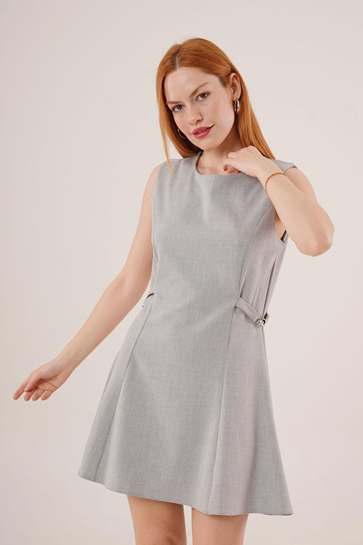 TUA MODA Yanları Zincir Detaylı Sıfır Kol Gri Mini Elbise