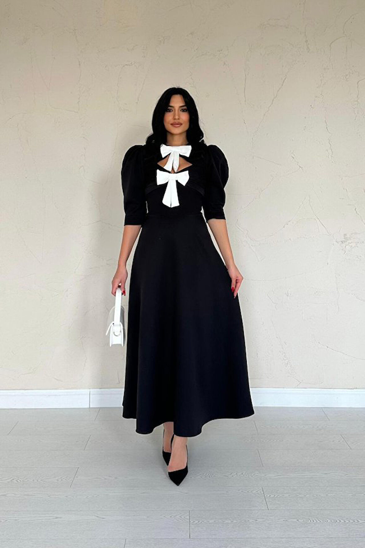 TUA MODA Siyah Ön Dekolteli Fiyonk Garnili Uzun Elbise