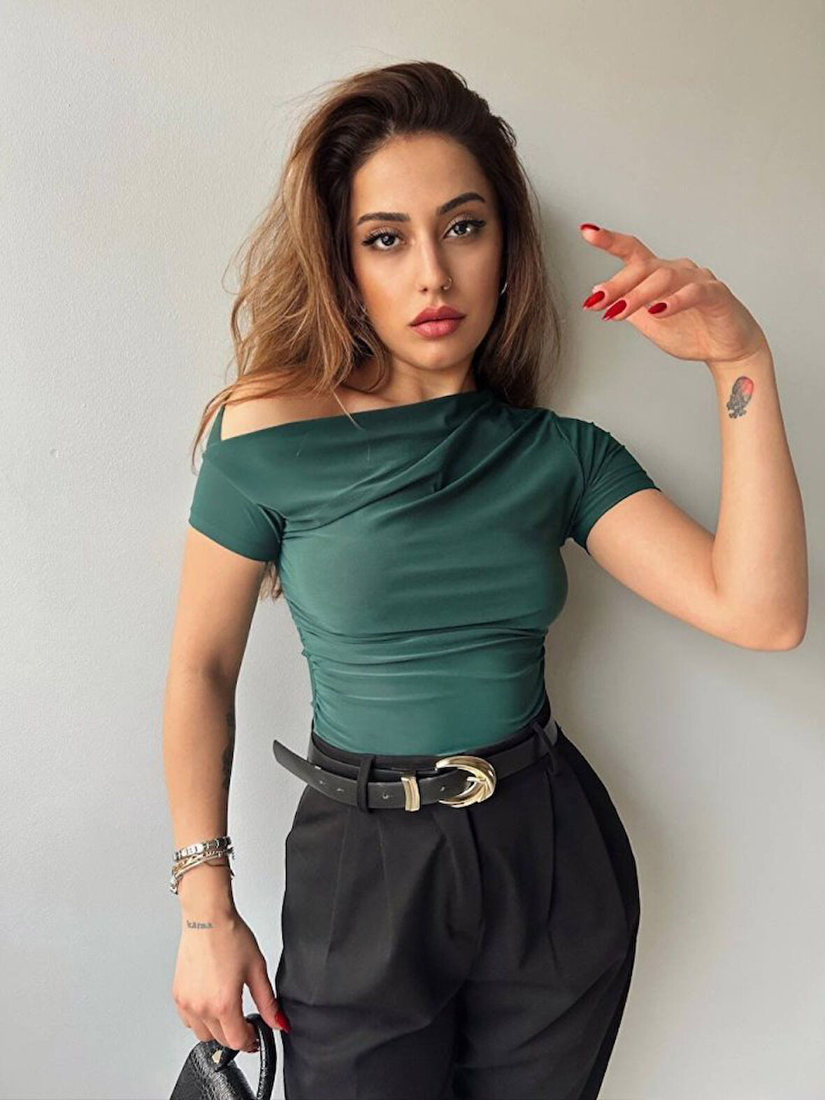 TUA MODA Kadın Sandy Kumaş Düşük Omuz Bluz