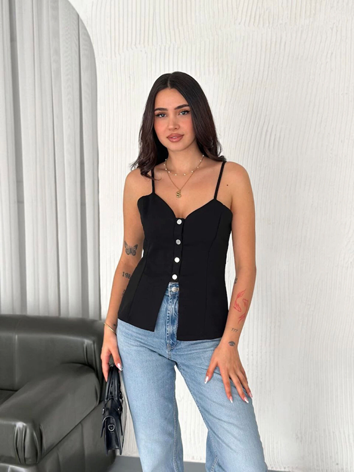 TUA MODA Askılı Dekolte Deraylı Bluz Crop - Siyah