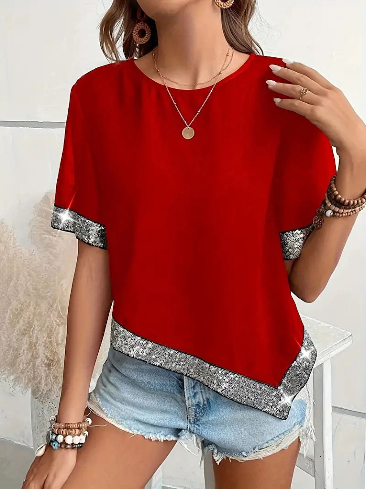 TUA MODA Kadın Kısa Kollu Bisiklet Yaka Asimetrik Kesim Detaylı Pul Payetli Krep Bluz