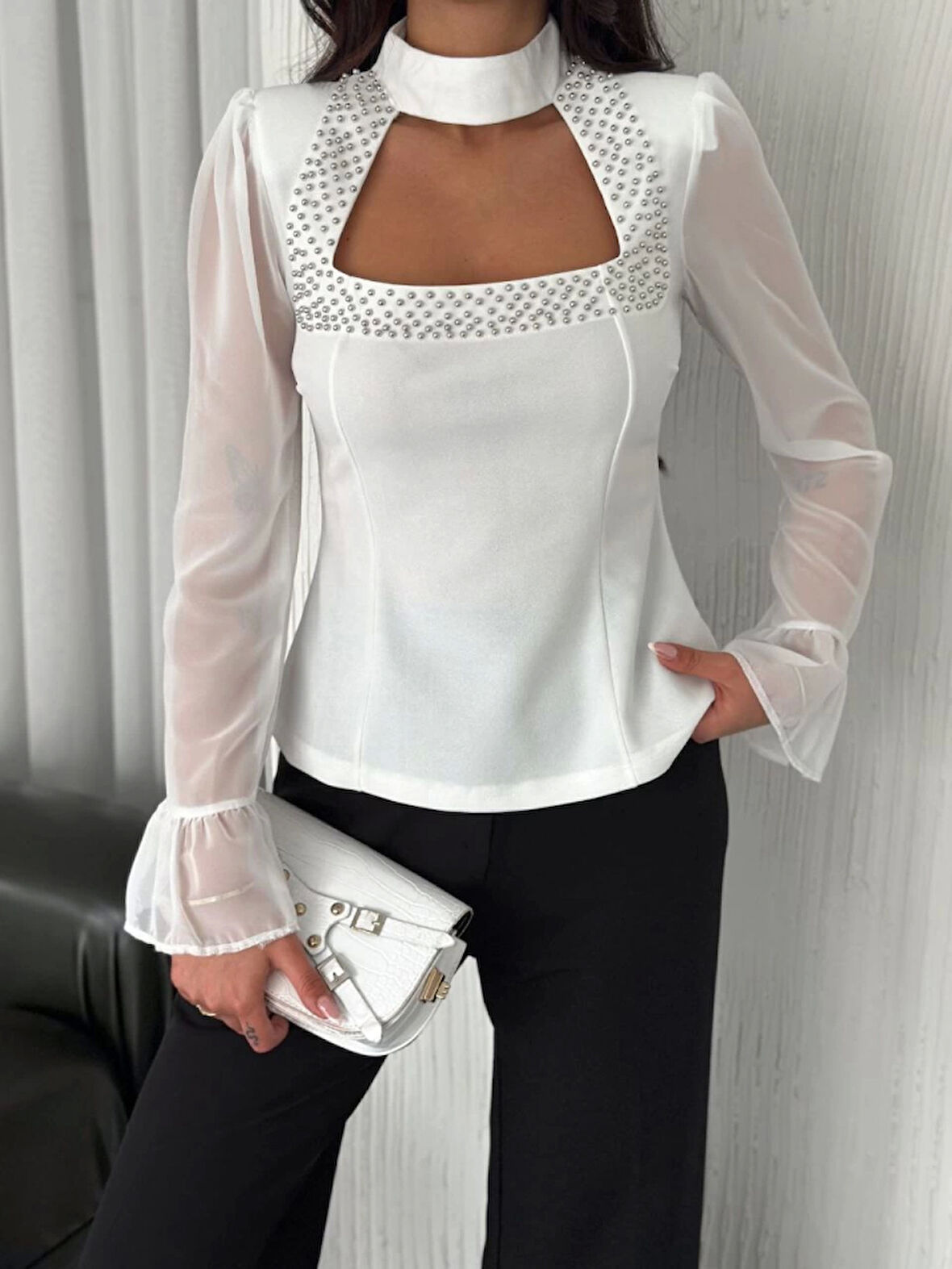 TUA MODA Kolları Şifon Göğüste İnci Boncuk Detaylı Bluz - Beyaz