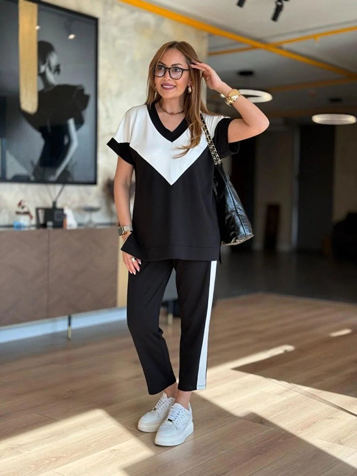 TUA MODA Kadın Kısa Kollu V Yaka Siyah Beyaz Renkli Viskon Iki Iplik Kumaş Eşofman Takımı