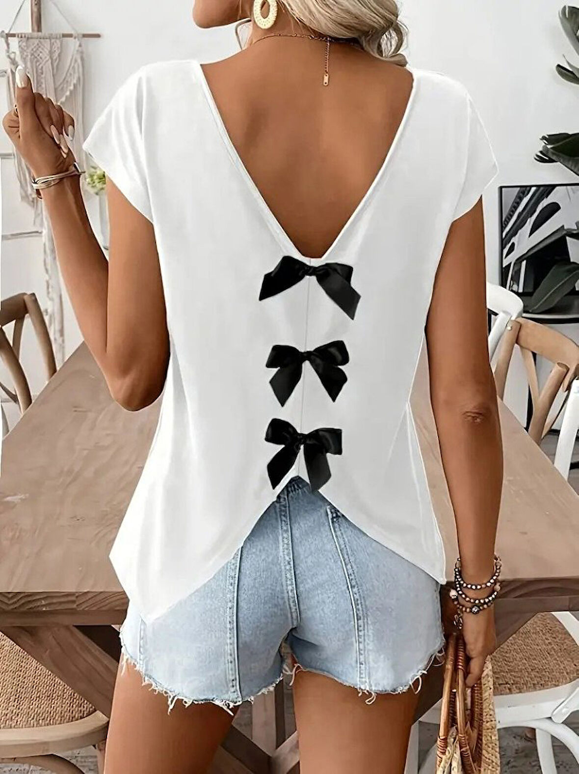 TUA MODA Kadın Kısa Kollu V Yakalı Arkadan Kurdele Detaylı Viskon Bluz