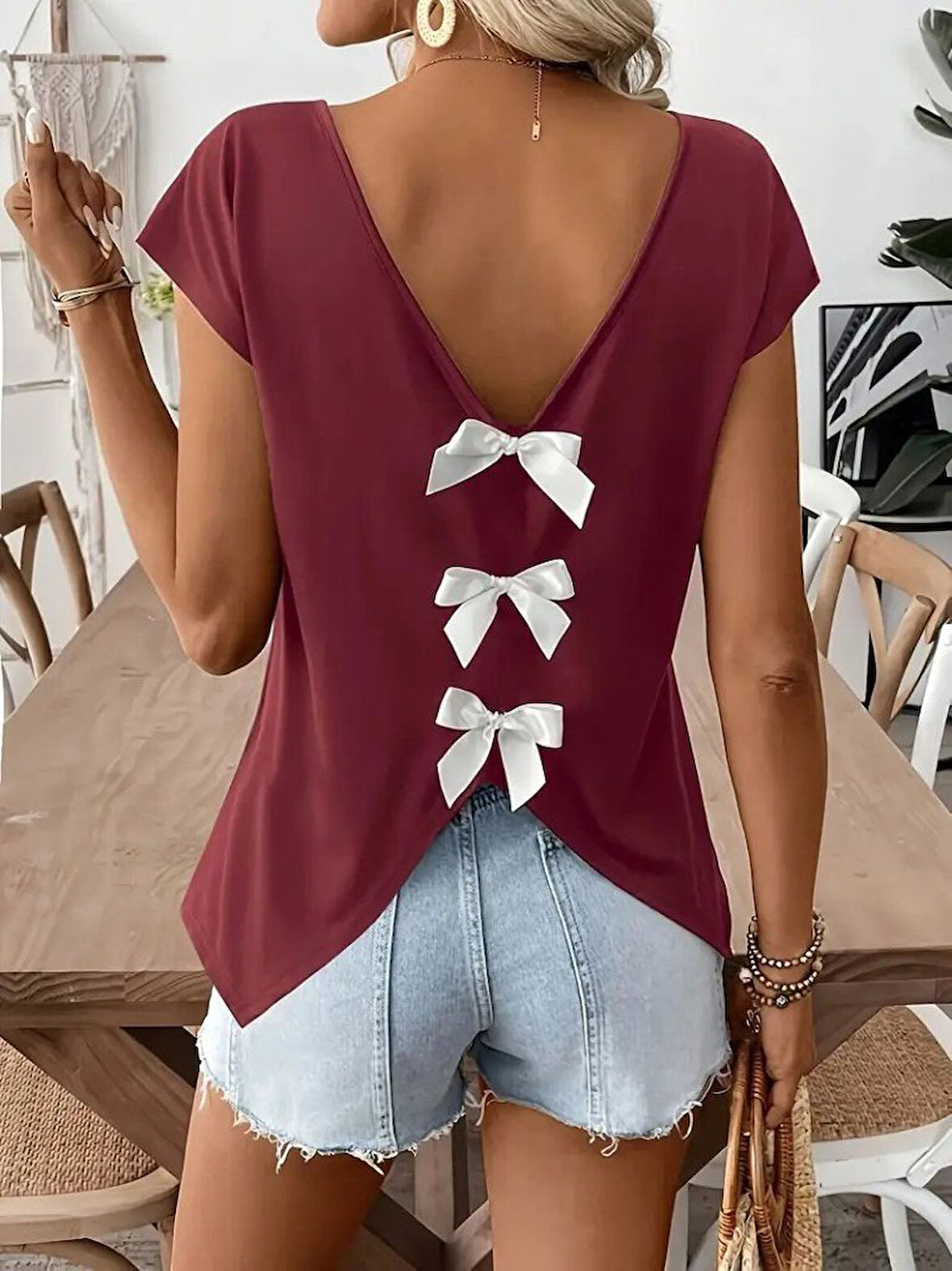 TUA MODA Kadın Kısa Kollu V Yakalı Arkadan Kurdele Detaylı Viskon Bluz