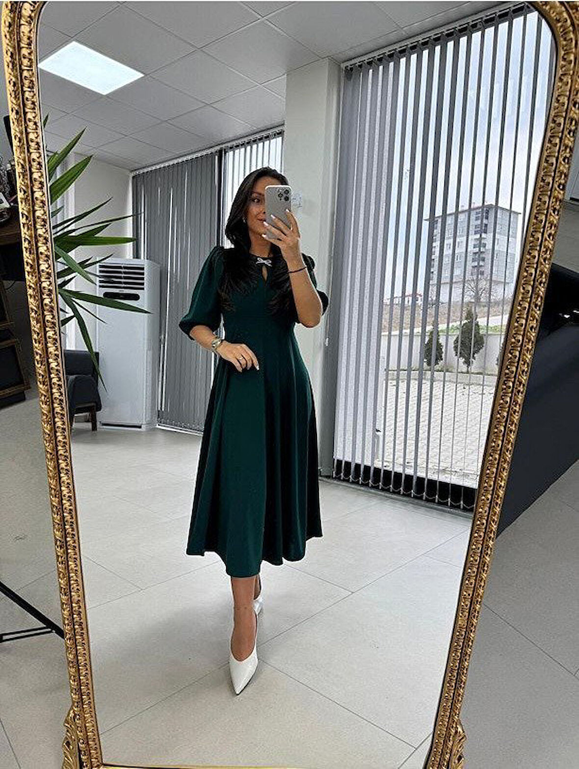 TUA MODA Kadın Kısa Kollu Bisiklet Yaka Fiyonk Broşlu Midi Janjan Krep Elbise