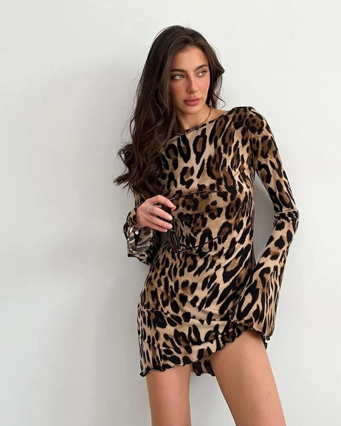 TUA MODA Kadın Uzun Kollu Sırtı Açık Bağlamalı Leopar Desenli Kısa Dalgıç Elbise