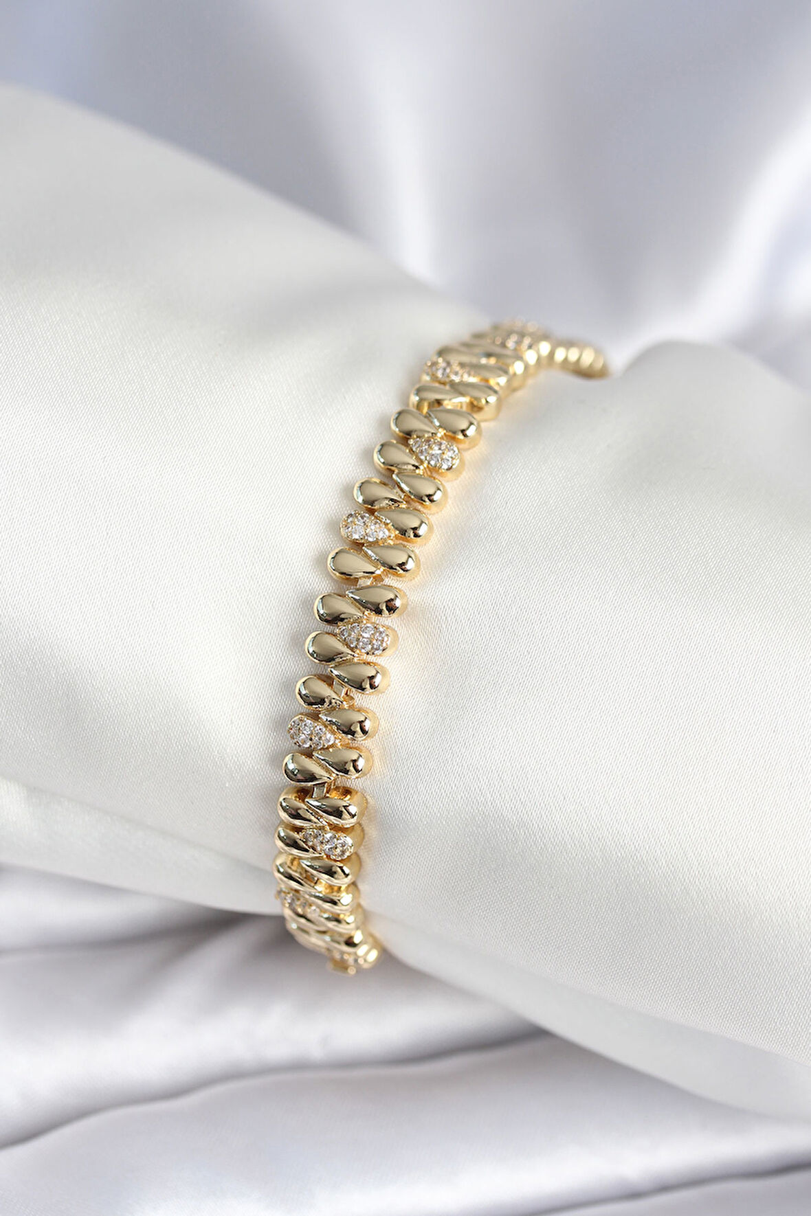 TUA MODA Pirinç Gold Renk Damla Model Zirkon Taşlı Kadın Bileklik