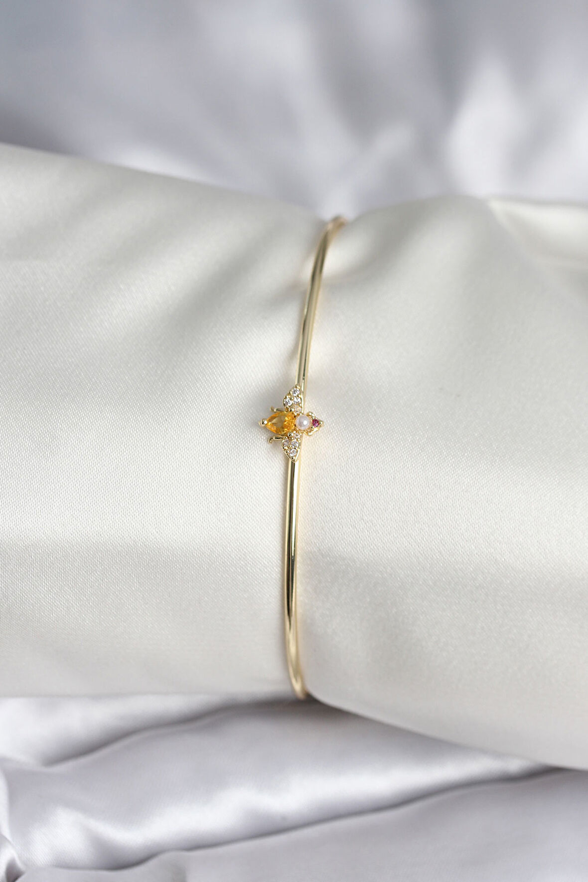 TUA MODA Sinek Figürlü Gold Renk Pirinç Kadın Bileklik