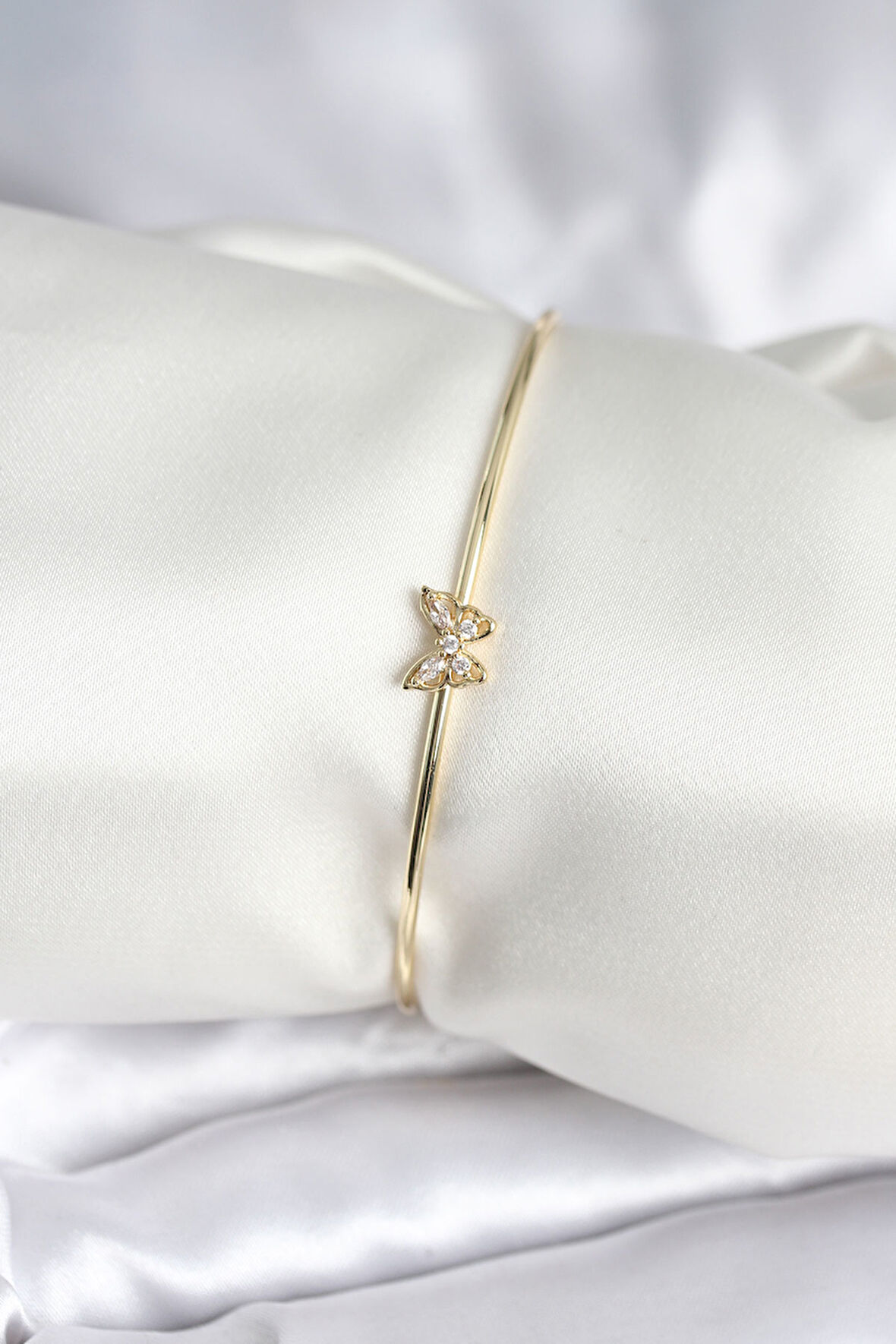 TUA MODA Kelebek Figürlü Zirkon Taşlı Gold Renk Pirinç Kadın Bileklik
