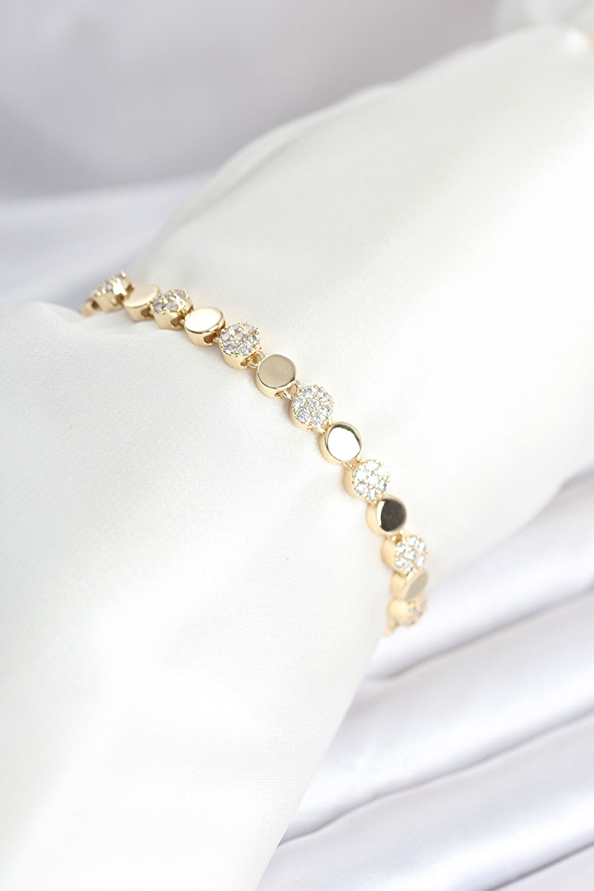 TUA MODA Pirinç Gold Renk Nokta Model Zirkon Taşlı Kadın Bileklik