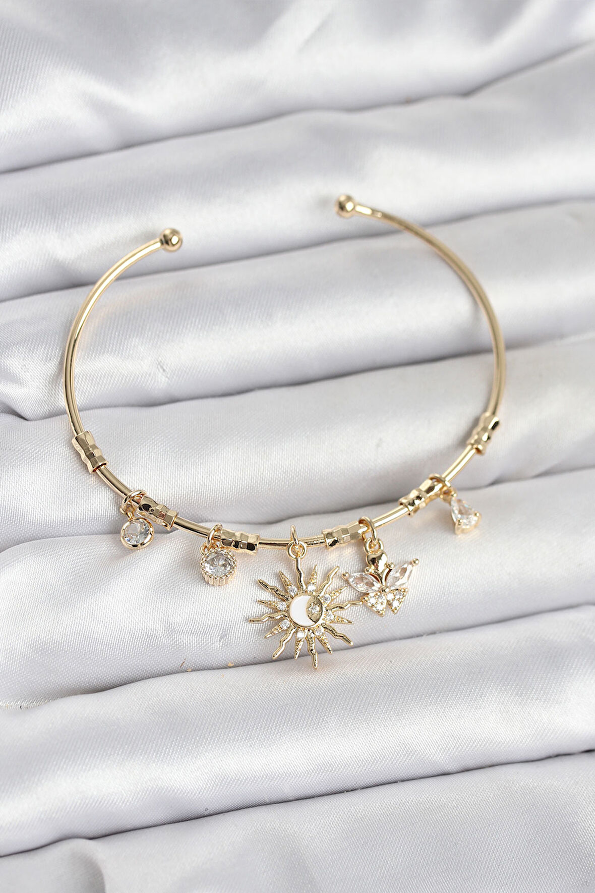 TUA MODA Güneş Charmlı Gold Renk Pirinç Kadın Bileklik