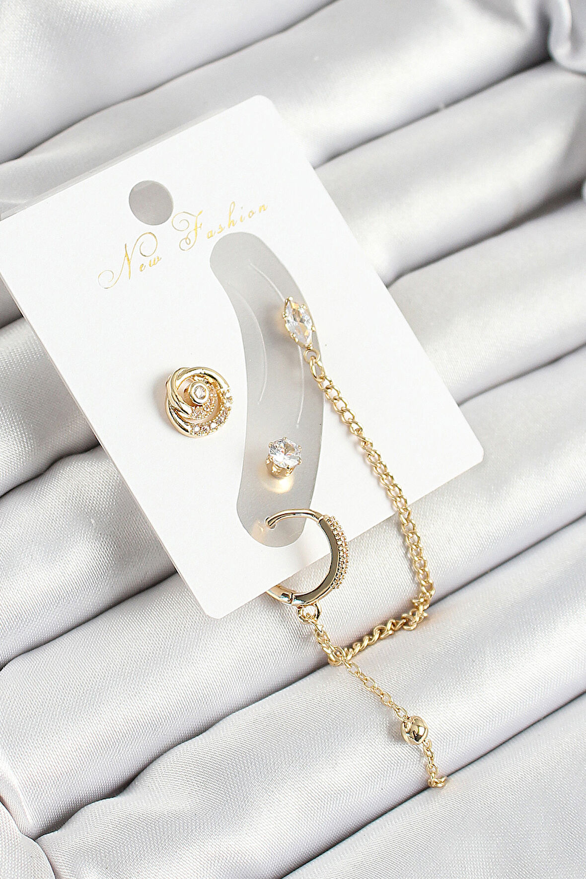 TUA MODA Pirinç Halka Figürlü Zirkon Taşlı Gold Renk 3'lü Kıkırdak Kadın Küpe Set