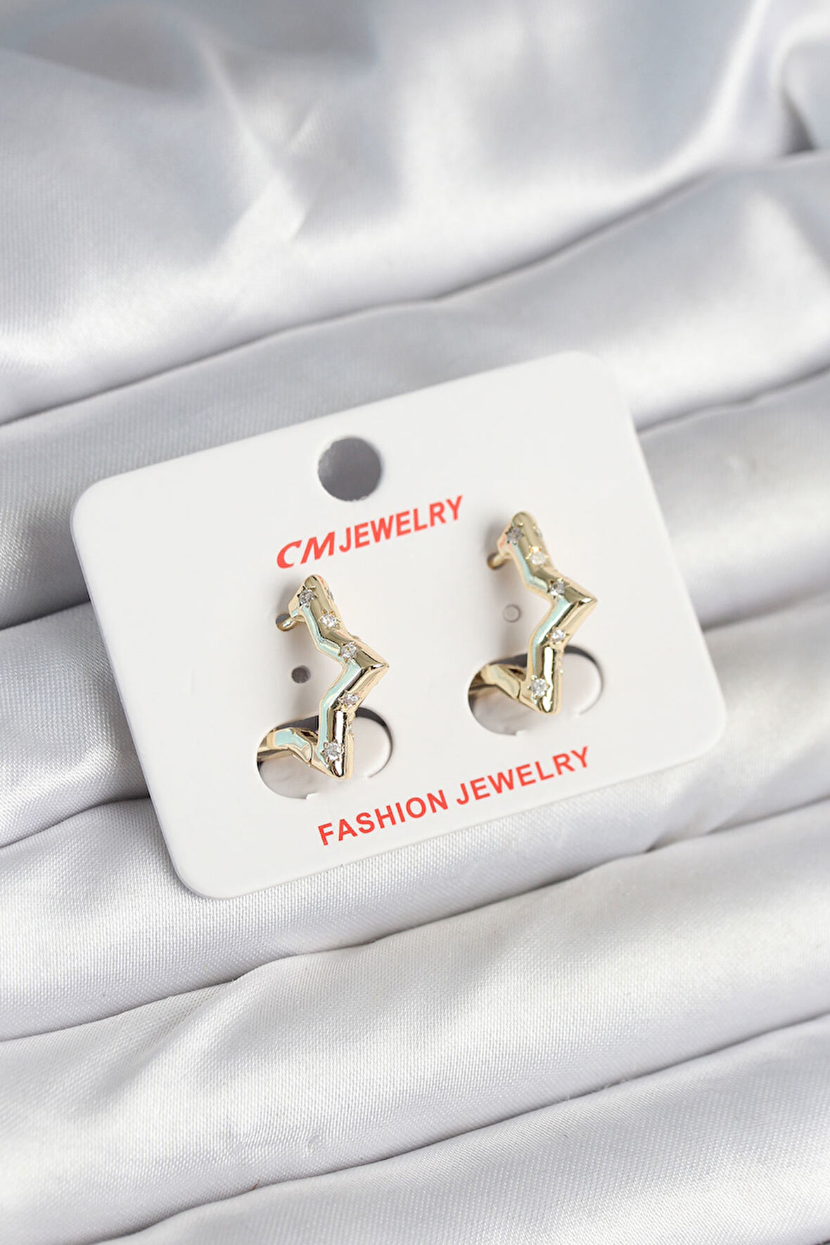 TUA MODA Pirinç Gold Renk Yıldız Model Kadın Küpe