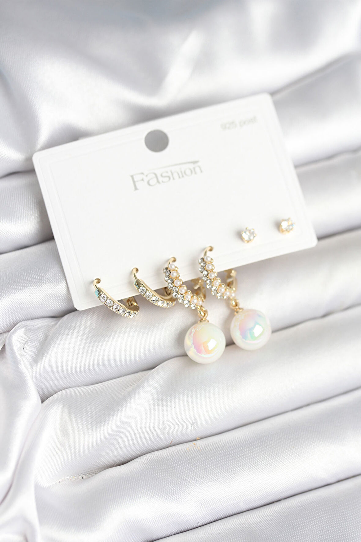 TUA MODA Pirinç Gold Renk İncili 925 Ayar Gümüş Çivi Kadın Küpe Seti