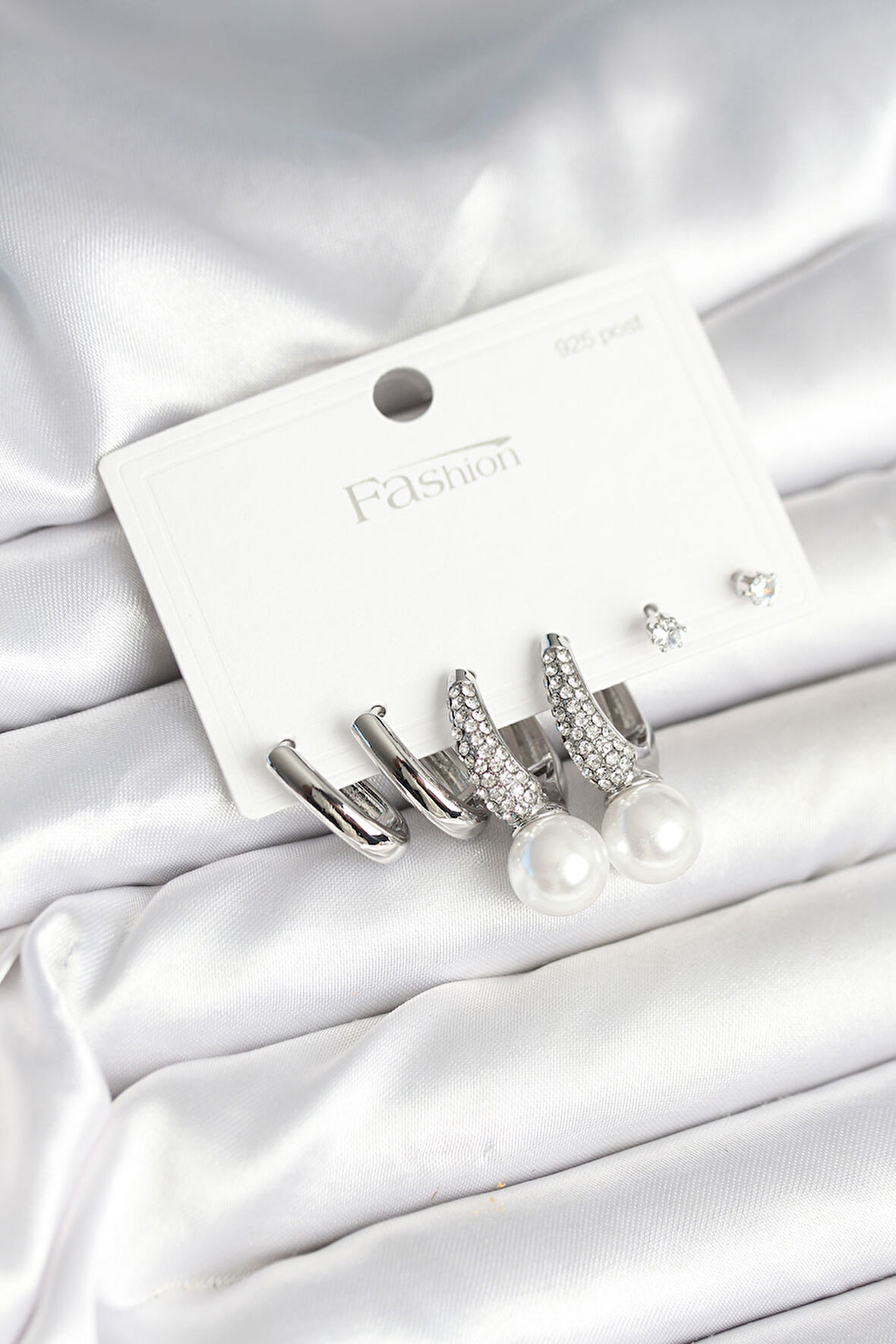 TUA MODA Pirinç Gümüş Renk İncili 925 Ayar Gümüş Çivi Kadın Küpe Seti