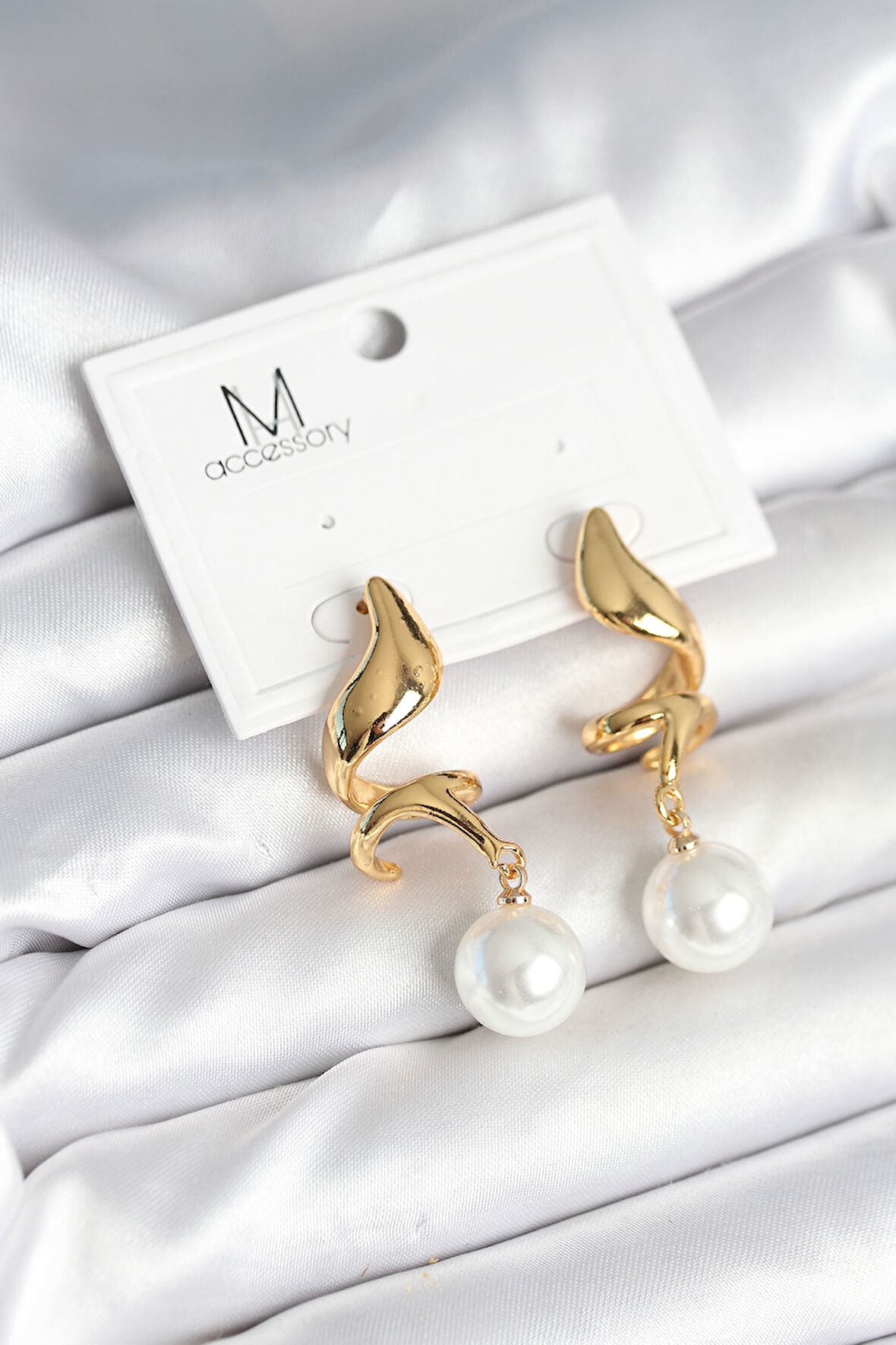 TUA MODA inci Detaylı Sarmal Model Gold Renk Pirinç Kadın Küpe