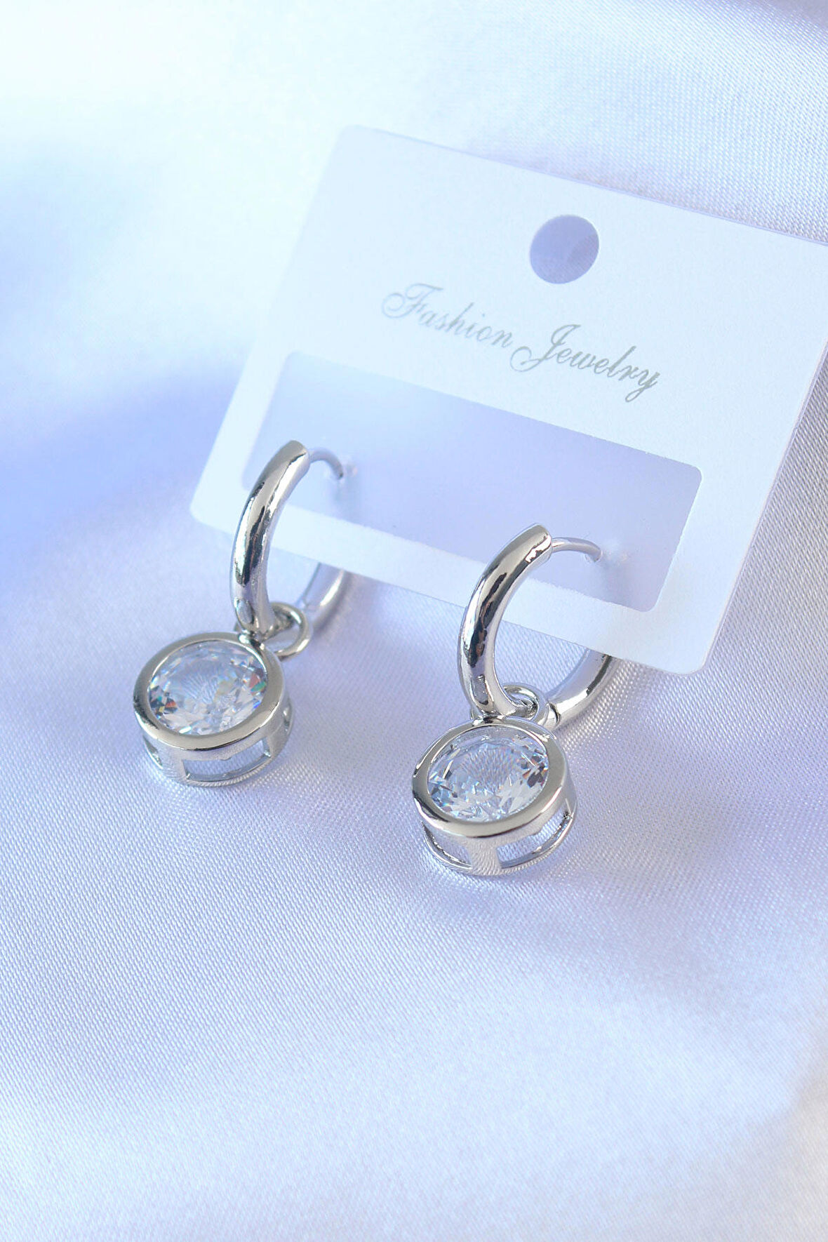 TUA MODA Gümüş Renk Zirkon Taşlı Pirinç Kadın Küpe