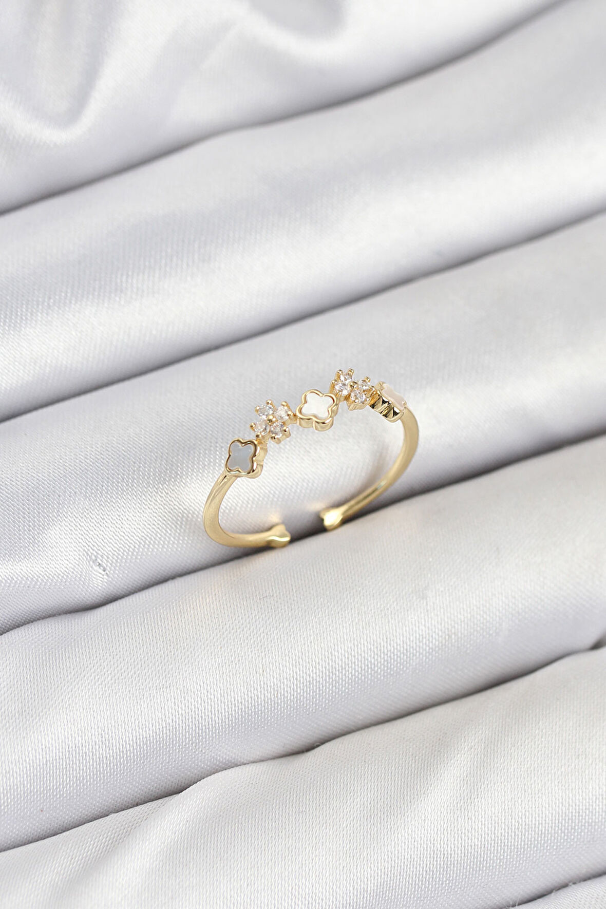 TUA MODA Pirinç Gold Renk Minimal Yonca Detaylı Kadın Yüzük