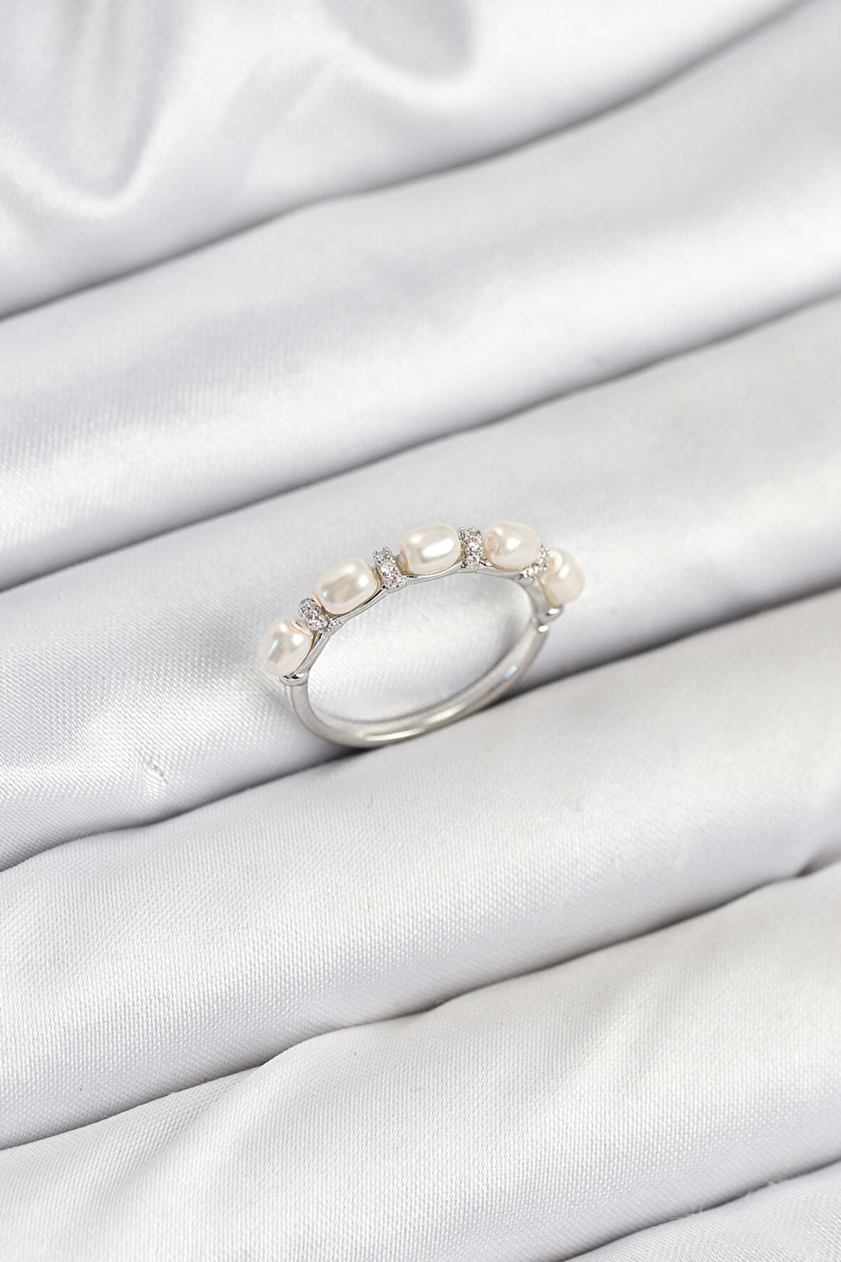 TUA MODA Pirinç Gümüş Renk Sıralı İncili Kadın Yüzük