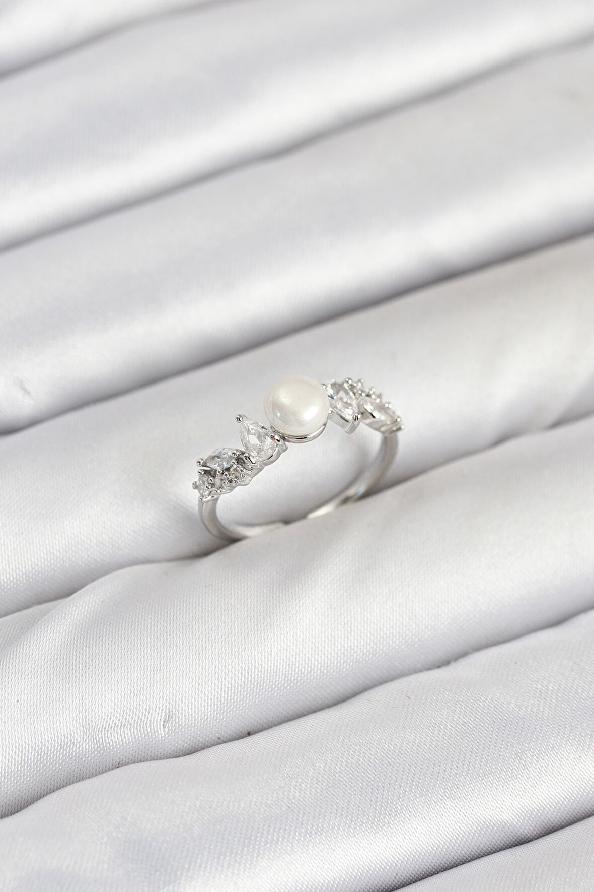 TUA MODA Pirinç Gümüş Renk Zirkon Taşlı İncili Model Kadın Yüzük