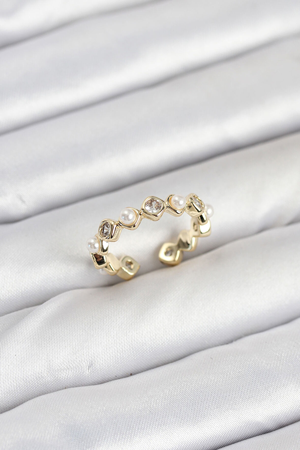 TUA MODA Pirinç Gold Renk Zirkon Taşlı İncili Kadın Yüzük