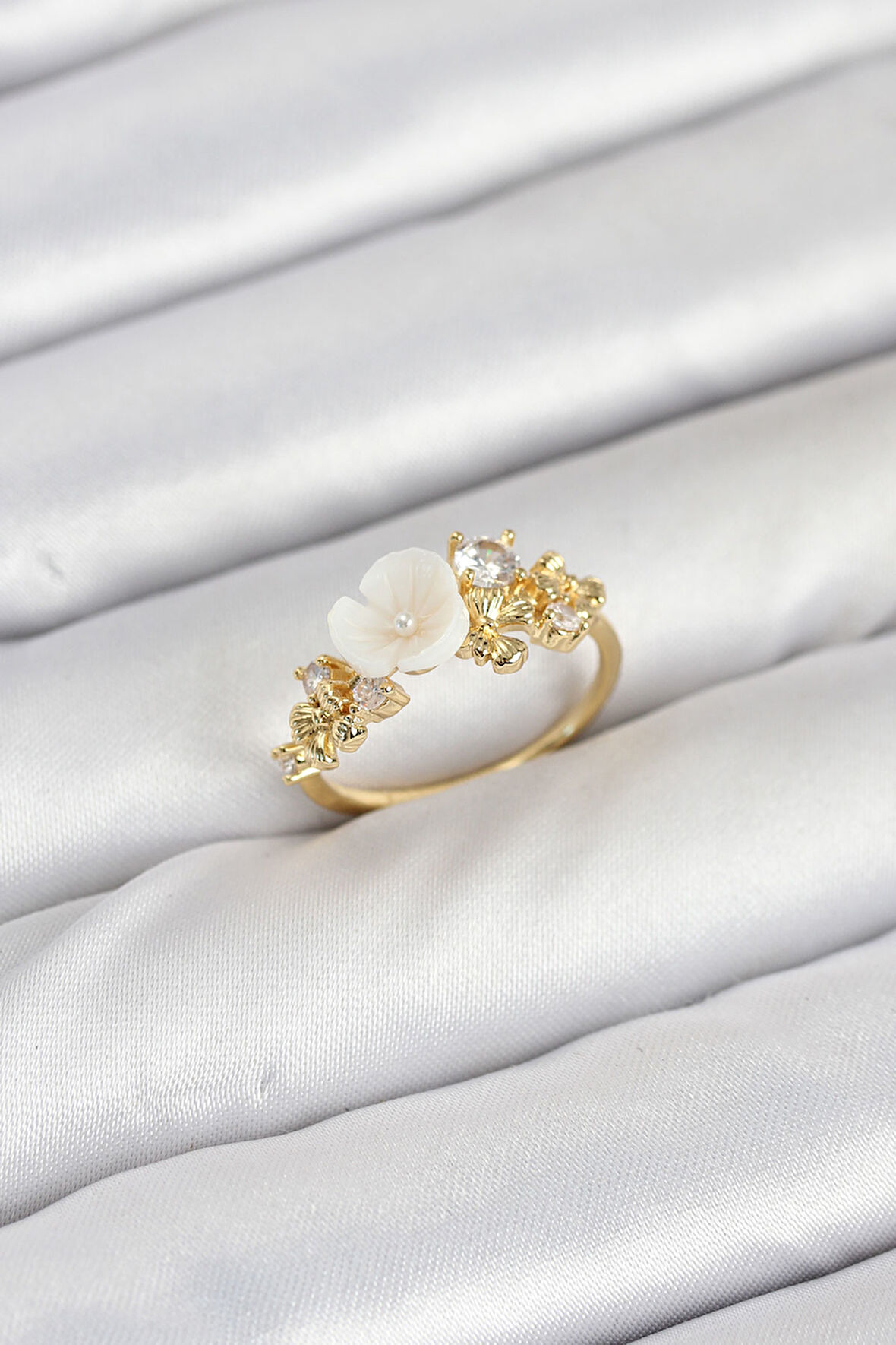 TUA MODA Pirinç Gold Renk Çiçek Model Zirkon Taşlı Kadın Yüzük