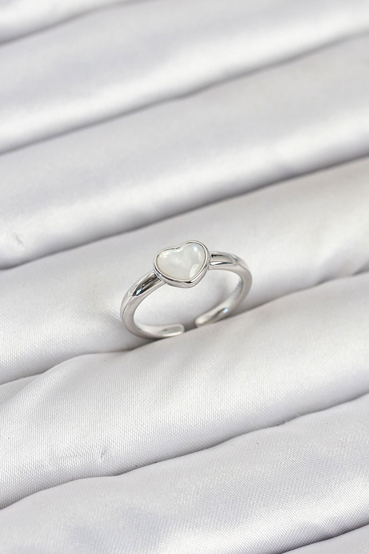 TUA MODA Pirinç Gümüş Renk Kalpli Kadın Yüzük