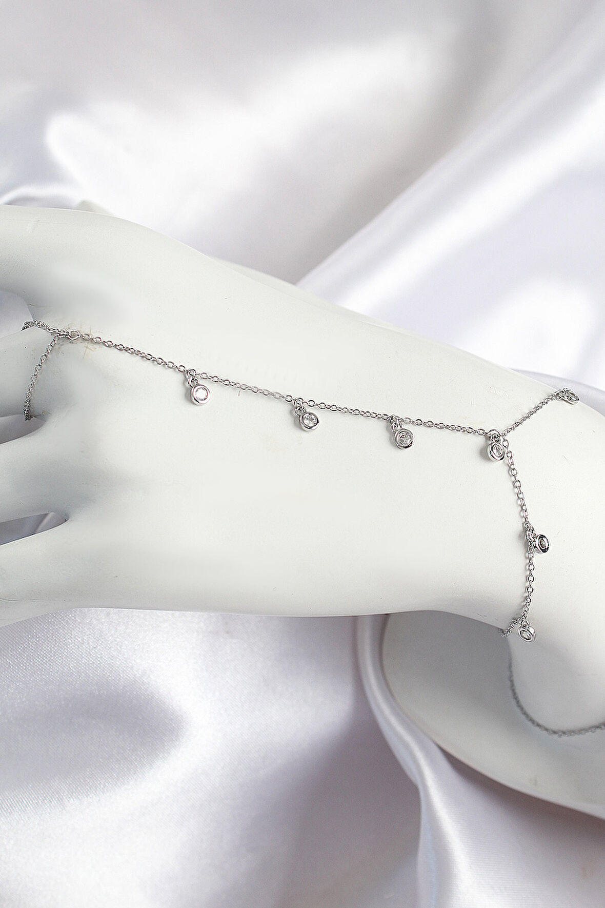 TUA MODA Pirinç Zirkon Taşlı Sallantılı Model Gümüş Renk Kadın Şahmeran