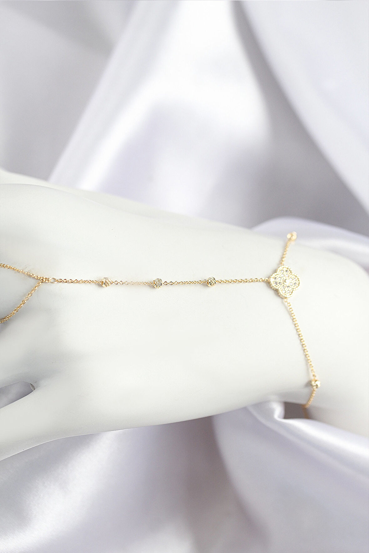 TUA MODA Pirinç Zirkon Taşlı Yonca Model Gold Renk Şahmeran