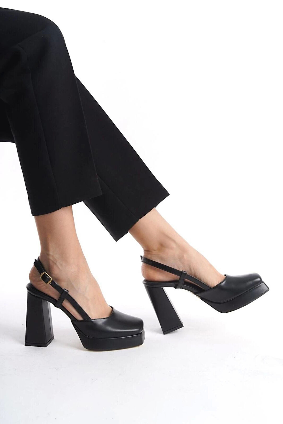 Mety Siyah Cilt Topuklu Ayakkabı