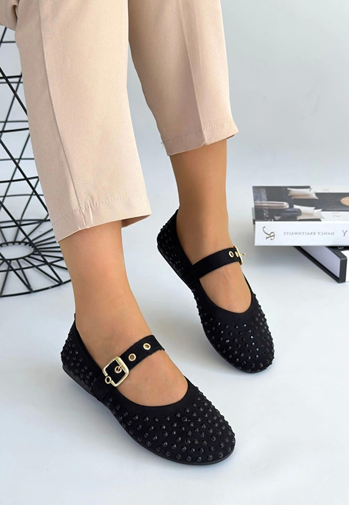 Olise Siyah Boncuk İşlemeli Babet Ayakkabı