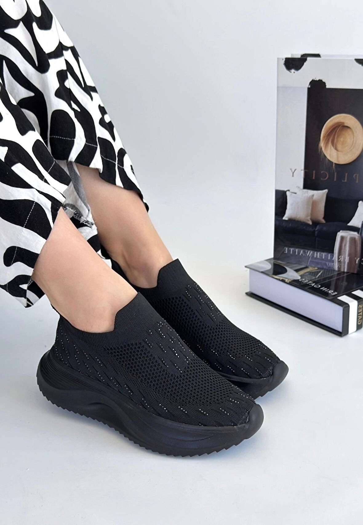 Soord Siyah Triko Boncuk İşlemeli Spor Ayakkabı