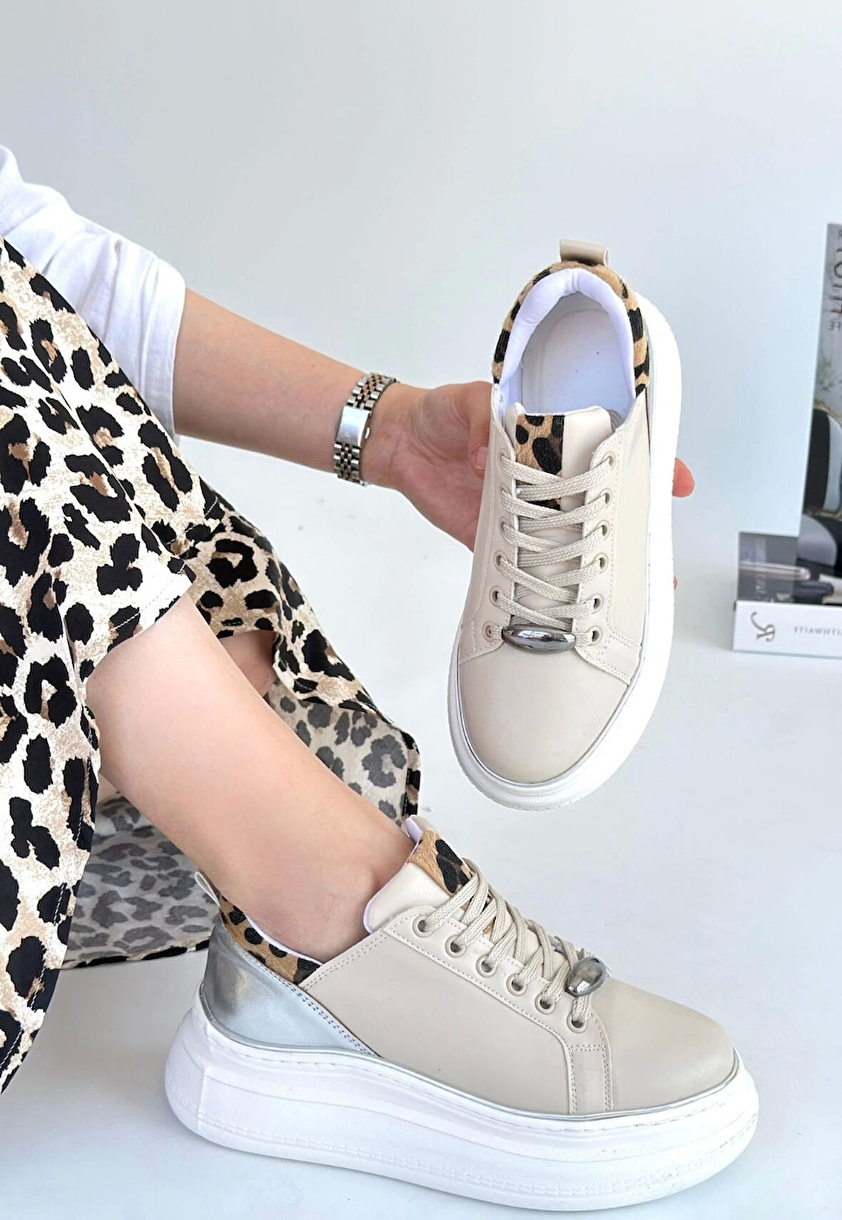 Jista Bej Cilt Gümüş Detaylı Bağcıklı Spor Ayakkabı