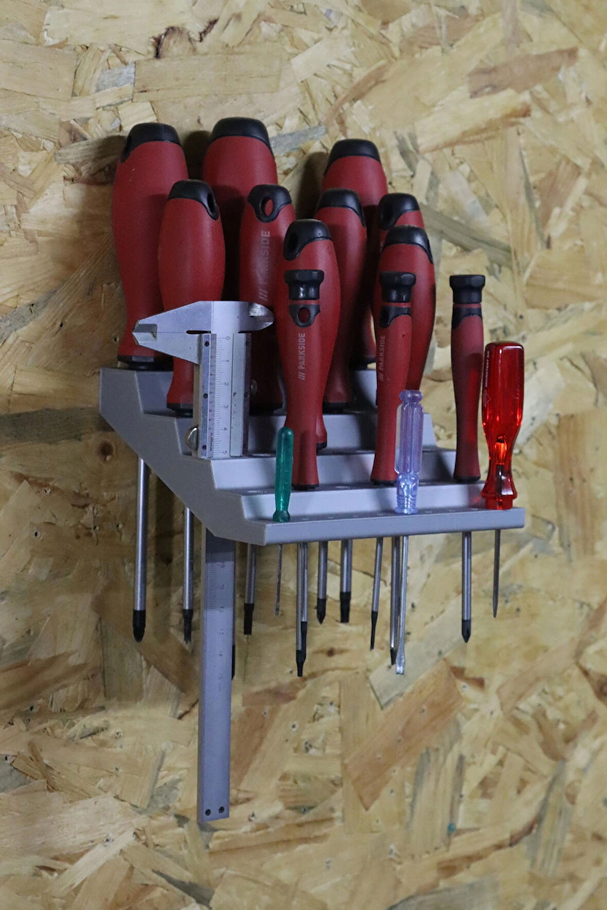 3D Printer Sepeti 35'li Tornavida Rafı ve Kumpas Tutucu Duvar Standı