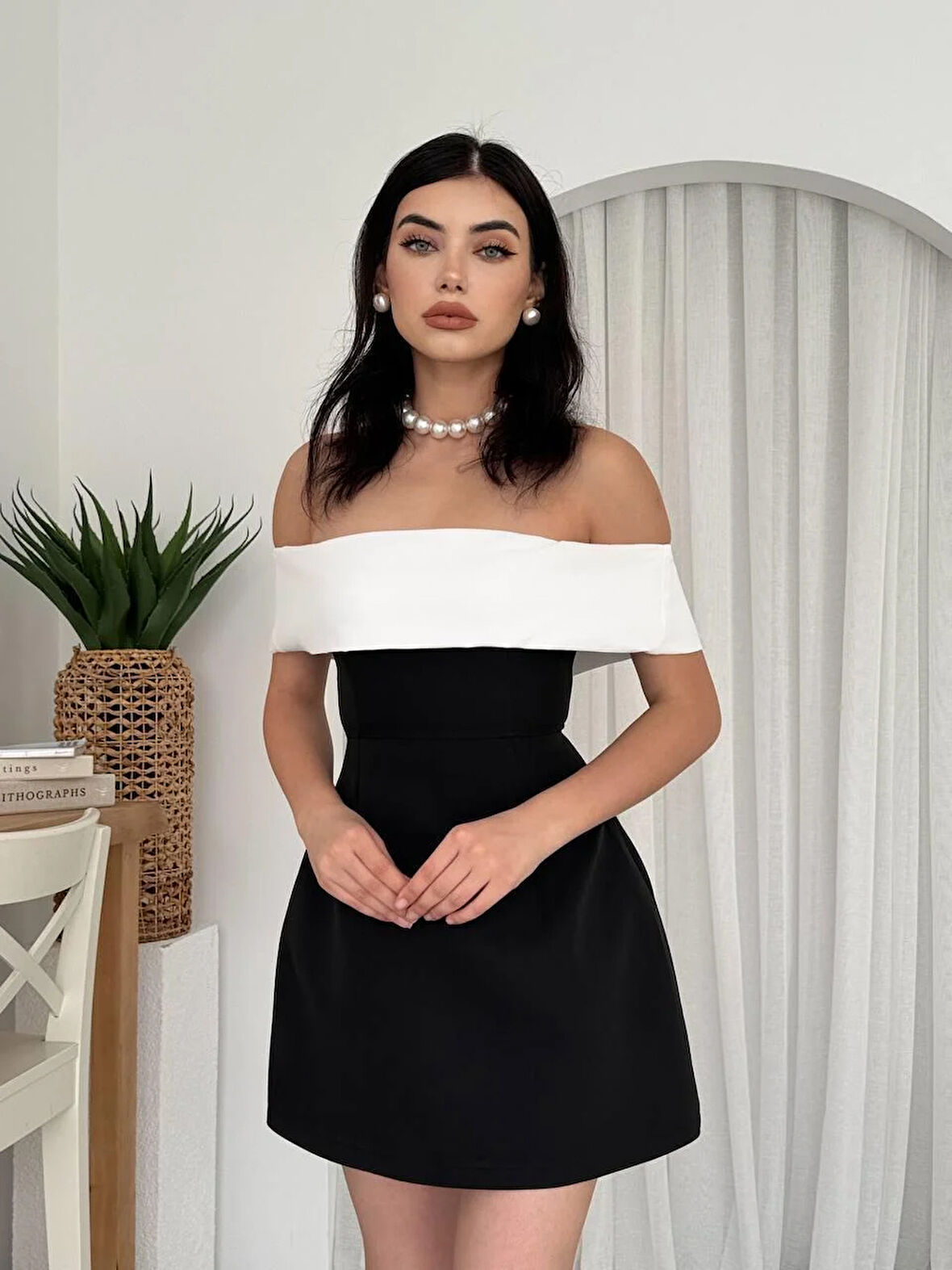 Lily Madonna Yaka Mini Elbise