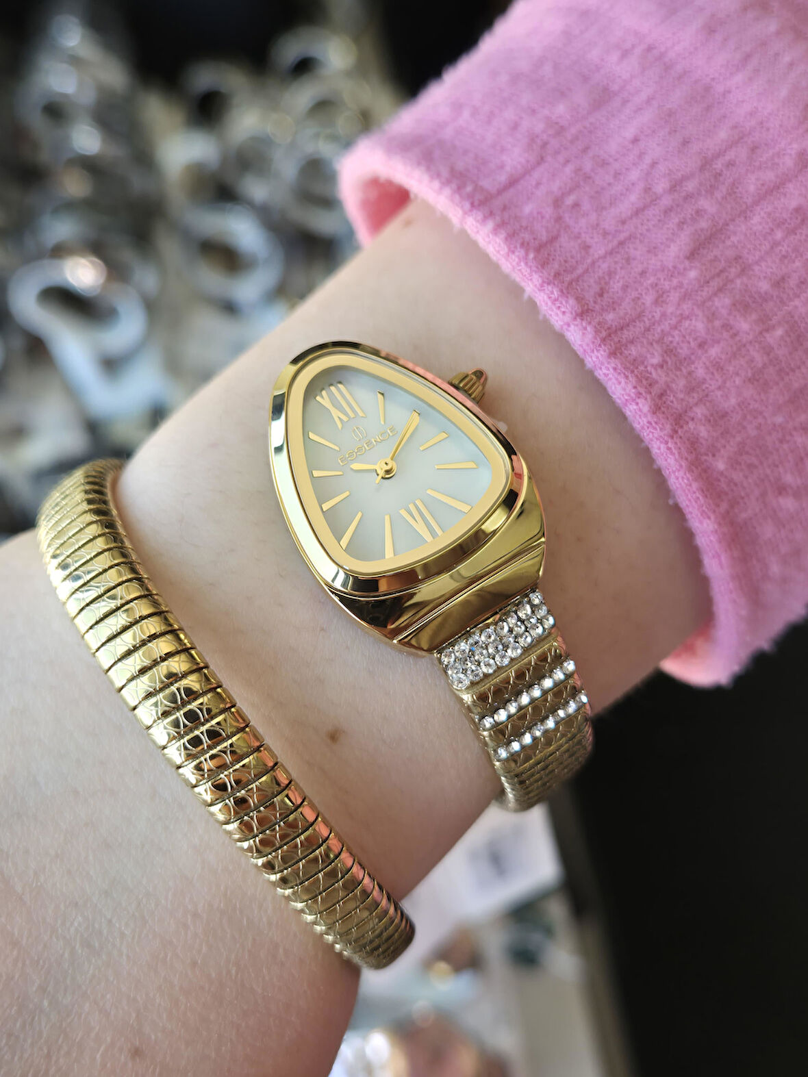 D1147.120SS ESSENCE KADIN KOL SAATİ ORJİNAL 2 YIL GARANTİLİ ŞIK VE ESTETİĞİN BİRLEŞTİĞİ ÜRÜN SU GEÇİRMEZ