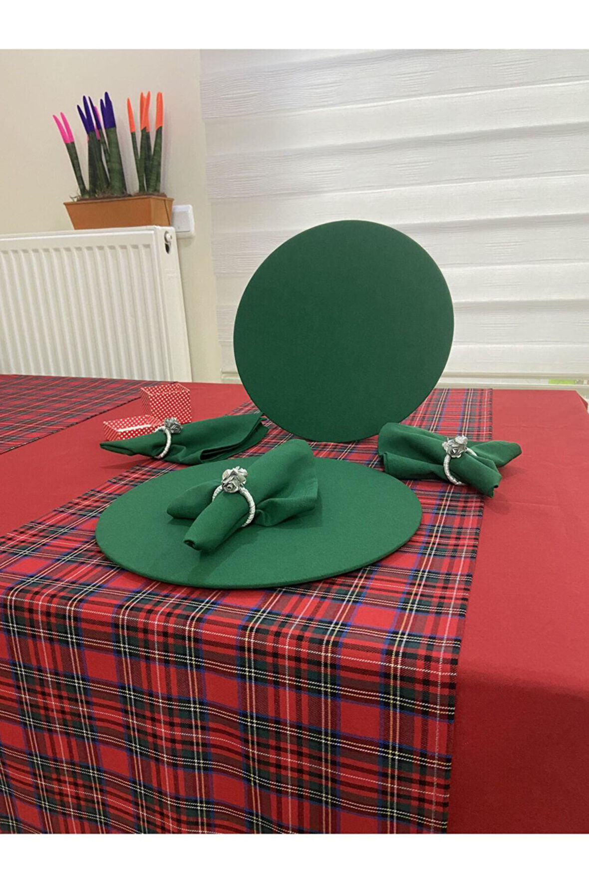 Kırmızı Masa Örtüsü ,ekose Runner , Yeşil Supla Seti , Peçete 4 Kişilik