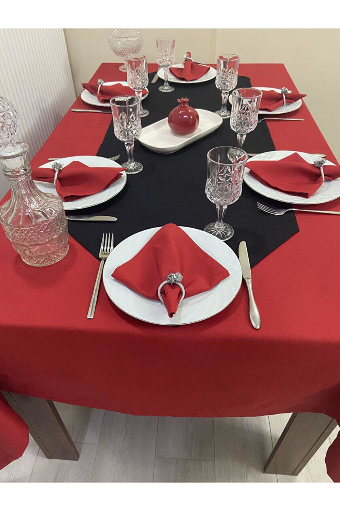 Sıvı Geçirmez Dertsiz Masa Örtüsü Kırmızı 13 Parça Set