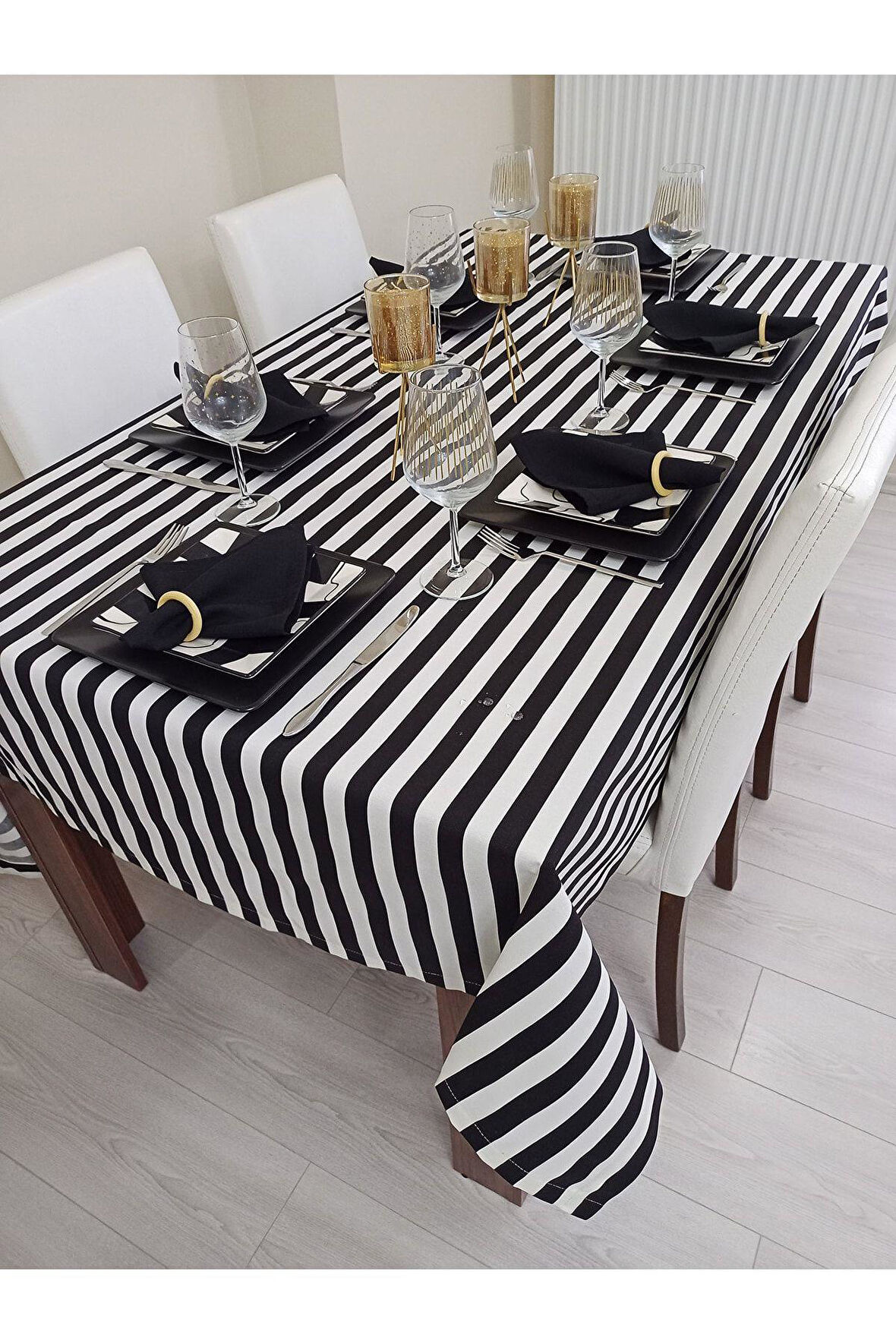Siyah Beyaz Çizgili Sıvı Geçirmez Dertsiz Masa Örtüsü 13 Parça