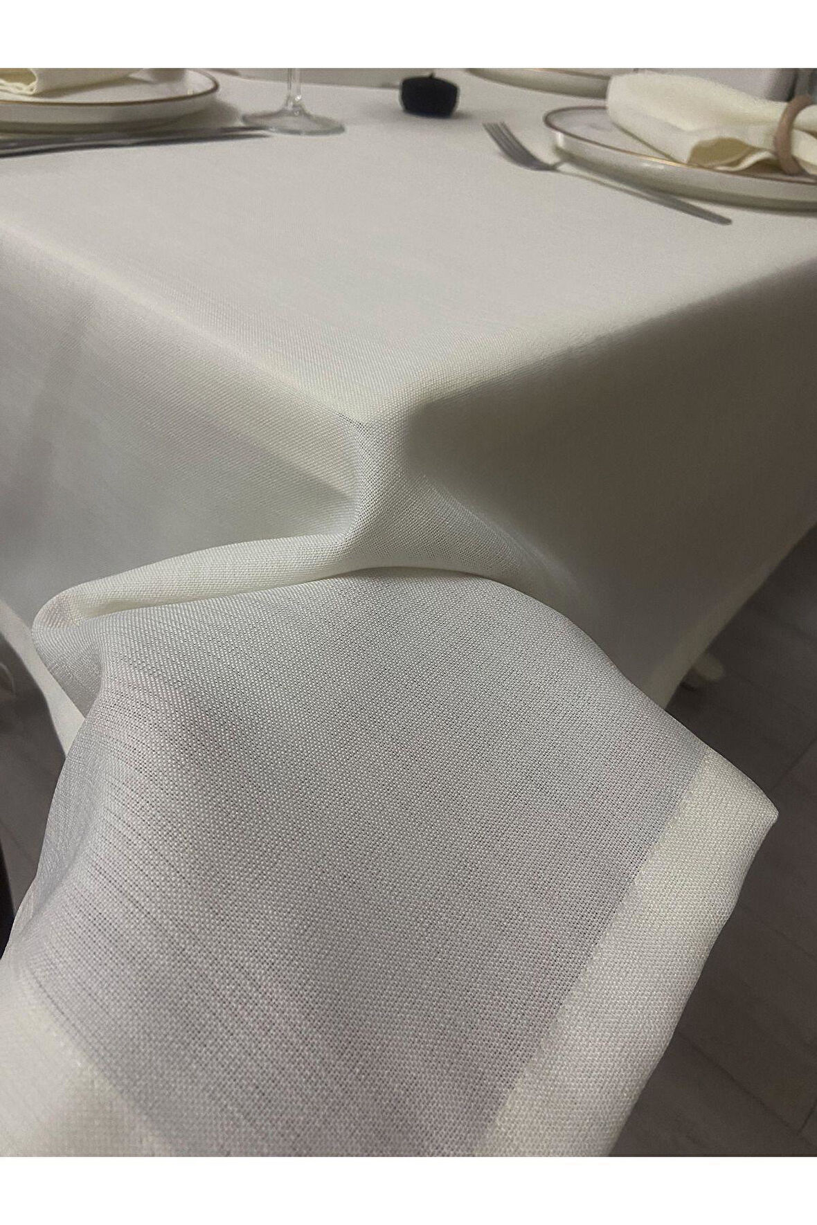 Keten Görünümlü Dertsiz Masa Örtüsü Krem